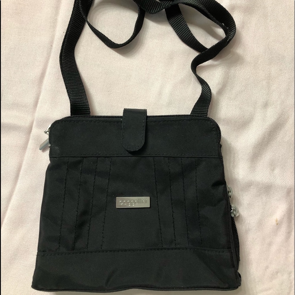 Baggallini black purse